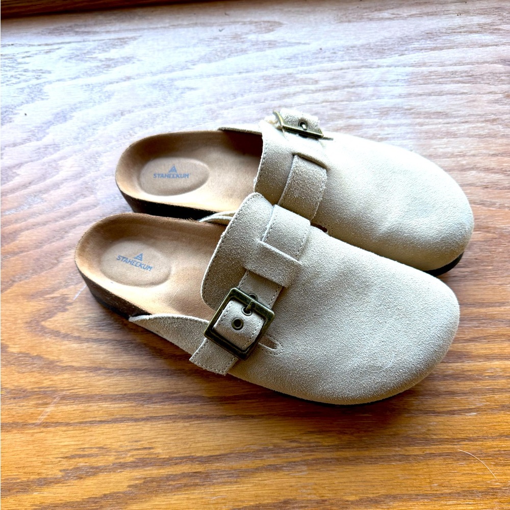NWOT Women’s Clogs